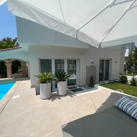 Panorama Hills With Pool 빌라 테살로니키