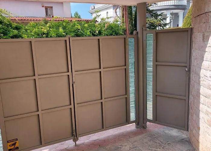 Panorama Hills With Pool Salonic