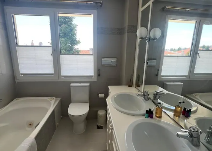 Vilă Panorama Hills With Pool